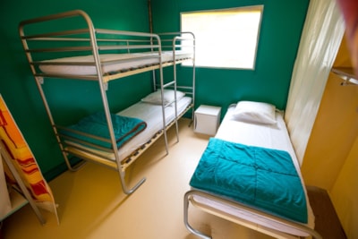 Kanada tent with sanitaries — 6