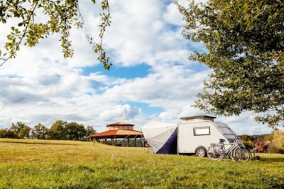 Comfort Pitch XXL including 2 people, 1 car and electricity 10A — 1
