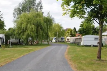 Stellplatz - Stellplatz + Fahrzeug - Camping au Bord de l'Aisne
