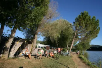 Stellplatz - Komfortstellplatz 130 M², Seeufer - Camping Sunêlia L'Hippocampe
