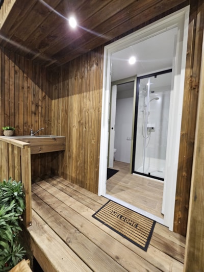 Prestige pitch 130m² with private sanitary facilities Château Arnoux — 2