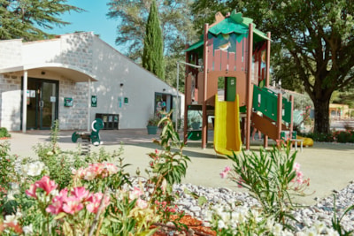 Prestige pitch 130m² with private sanitary facilities Château Arnoux — 5