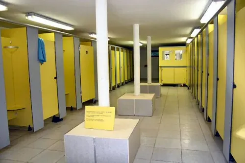 Emplacement 110M² Minimum, (Voiture De Location En Option)