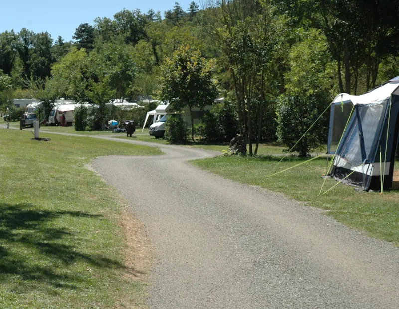 Emplacement 110M² Minimum, (Voiture De Location En Option)