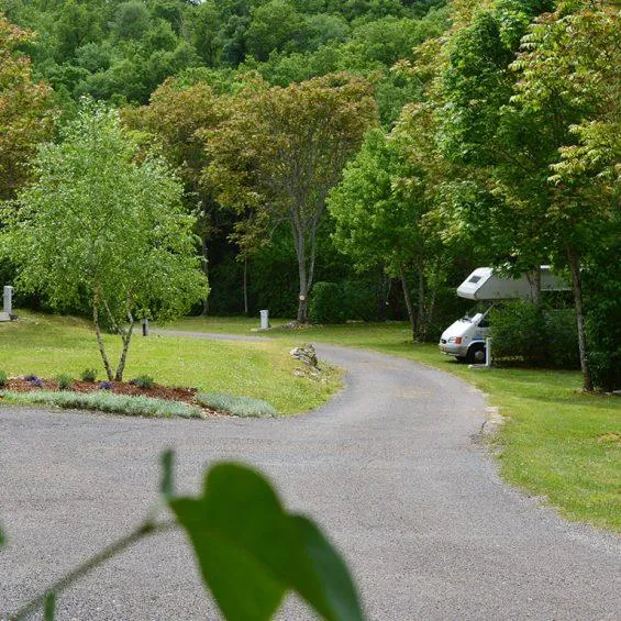 Emplacement 110M² Minimum, (Voiture De Location En Option)