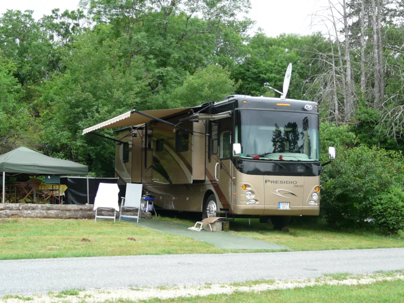 Emplacement Rv Freedom : Camping-Car Style American - 135M² Minimum (Voiture Fournie Minimum 3 Jours