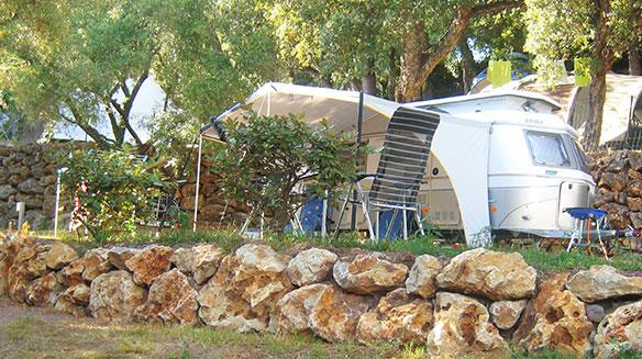 Emplacement - Emplacement Terrasse - Caravane, Camping-Car, Remorque Toilée - Camping Les Philippons