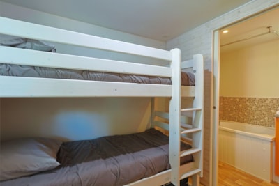 MOBIL-HOME FAMILY KIDS AIR CONDITIONED : 2 bedrooms (with children under 5y and 12 y max)