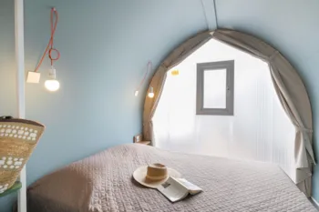 Mietunterkunft - Zeltbungalow Coco M² / 2 Zimmer - Überdachte Terrasse - Capfun - Camping Le Grand Calme