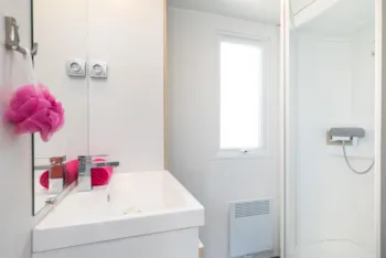 Mietunterkunft - Mobilheim Confort 20M² / 1 Zimmer - Überdachte Terrasse - Capfun - Camping Le Grand Calme