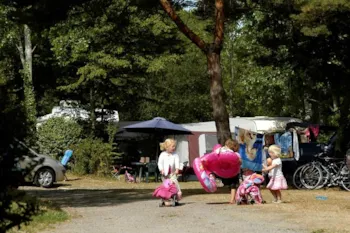 Stellplatz - Pauschale: Stellplatz Wohnwagen Oder Wohnmobil + 1 Auto (Max. 140 M²) - Capfun - Le Patisseau
