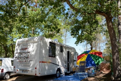 Pitch Caravan / Large tent + 1 Car + 10A — 2