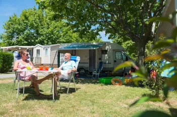 Stellplatz - Pauschale Stellplatz Classique+ - Camping Marvilla Parks - La Plage d'Argens