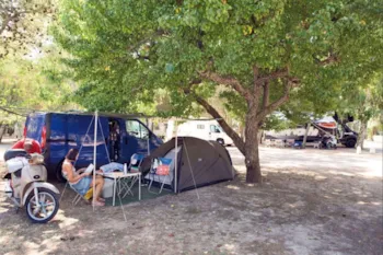 Stellplatz - Stellplatz: Auto/Moto + Zelt > 3 Pers. /Wohnwagen Oder Wohnmobil + Strom - Camping Santa Maria di Leuca