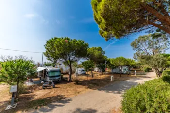 Stellplatz - Stellplatz Wohnwagen / Wohnmobil / Kombi (Inklusiv : 2 Personen Und 1 Fahrzeug) - Camping LA TOUR FONDUE