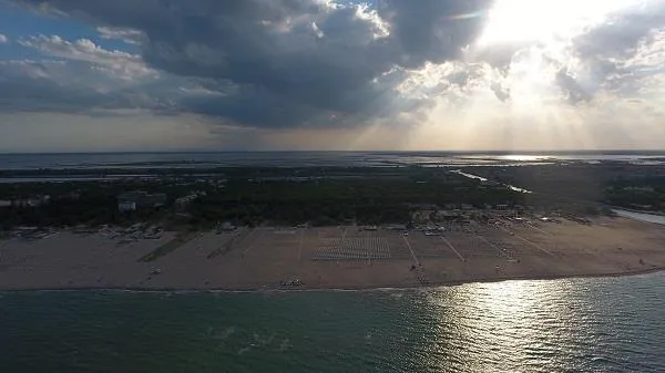 Superplatz Avec Electricité 10A + Charge D'eau