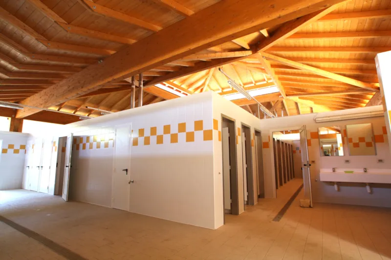 Superplatz Avec Electricité 10A + Charge D'eau