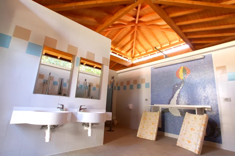 Superplatz Avec Electricité 10A + Charge D'eau