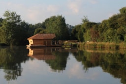 Mietunterkunft - Hütte Im Bolz Amour Blanc (2 Erwachsene 3 Kinder) - 40 M² / 1 Zimmer - Camping Sandaya Village Flottant de Pressac