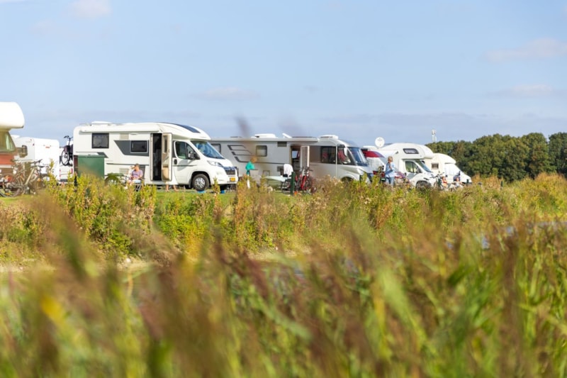 Camperpark Friesland premiumplaatsen C-13 t/m C-17