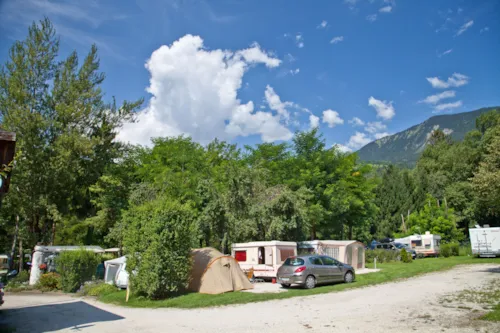 Stellplatz - Stellplatz +Fahrzeug +Zelt / Wohnwagen (Ohne Strom) - image n°2 - Camping des Neiges