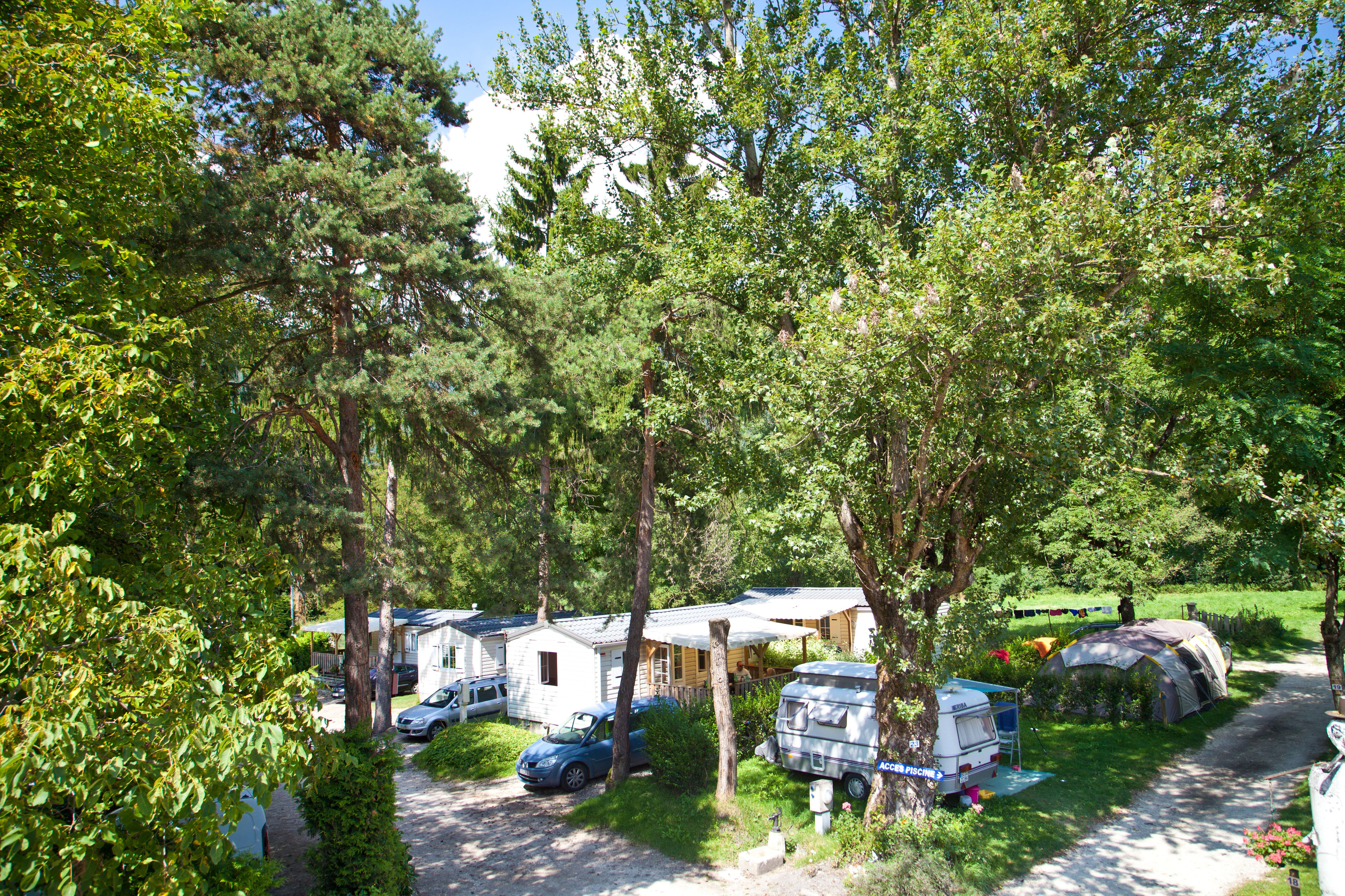 Kampeerplaats - Kampeerplaats +Voertuig +Tent / Caravan R (Zonder Elektriciteit) - Camping des Neiges