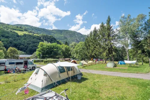 Kampeerplaats(en) - Basisprijs Comfortplaats (Standplaats Voor Auto + Tent / Caravan Of Camper  ) - image n°1 - Camping des Neiges