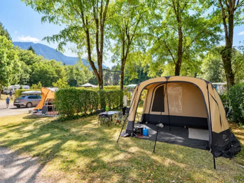 Kampeerplaats(en) - Basisprijs Comfortplaats (Plaats Voor Auto + Tent / Caravan Of Camper, Elektriciteit 10A) - image n°10 - Camping des Neiges