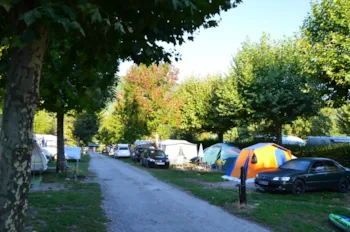 Stellplatz - Stellplatz: Zelt/Wohnwagen/Wohnmobil - Camping les Rives du Lac