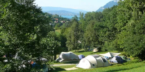 Emplacement - Emplacement Caravane - image n°2 - Camping Le Crêtoux