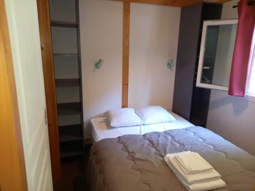 Location - Chalet Pour 2 Personnes - 17 M² - 1 Chambre S - image n°4 - Camping Le Crêtoux