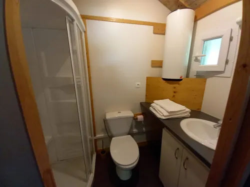 Location - Chalet Pour 2 Personnes - 17 M² - 1 Chambre S - image n°5 - Camping Le Crêtoux