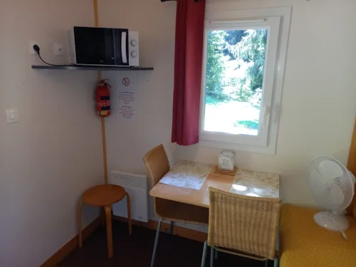 Location - Chalet Pour 2 Personnes - 17 M² - 1 Chambre D - image n°3 - Camping Le Crêtoux