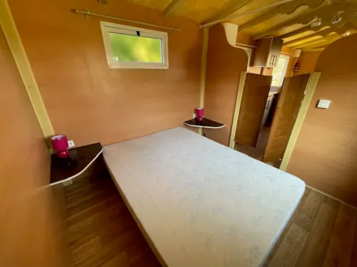 Location - Roulotte - 17M² - 1 Chambre - Sans Sanitaire Privé - image n°5 - Camping Le Crêtoux