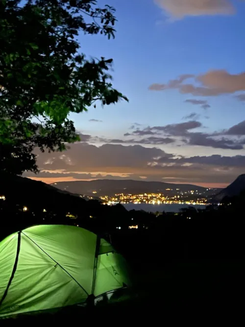 Emplacement - Emplacement Confort 120 M² + Vue Lac + Ensoleillé - Seulement Pour Tentes Ou Petits Vans - image n°2 - Camping Le Crêtoux
