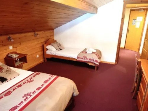Kamer - Driepersoonskamer - 19M² - - image n°2 - Clico Chic - Alpes Lodges
