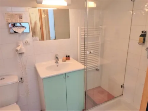 Kamer - Driepersoonskamer - 19M² - - image n°4 - Clico Chic - Alpes Lodges