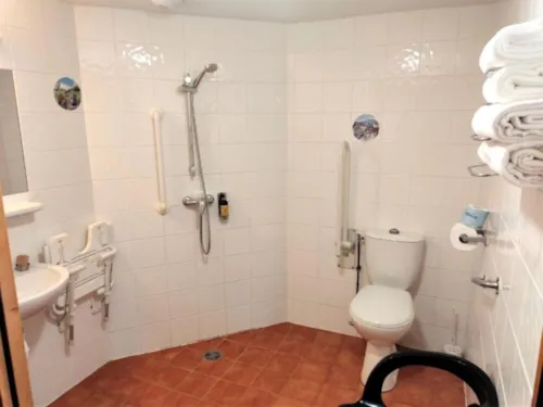 Zimmer - Familienzimmer Life - 22M² - Barrierefrei - - image n°5 - Clico Chic - Alpes Lodges