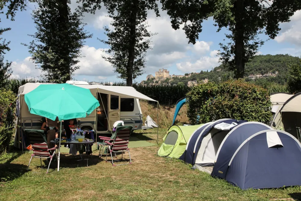 Emplacement XL >=110m² Tente ou 1 caravane ou 1 camping-car