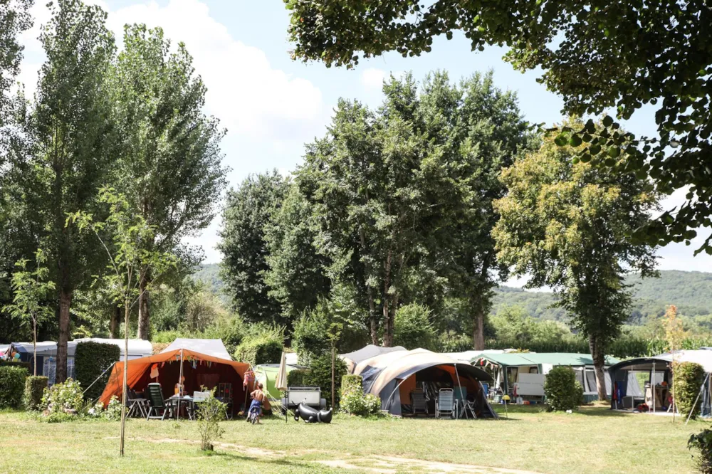 Emplacement Tente ou 1 caravane ou 1 camping-car