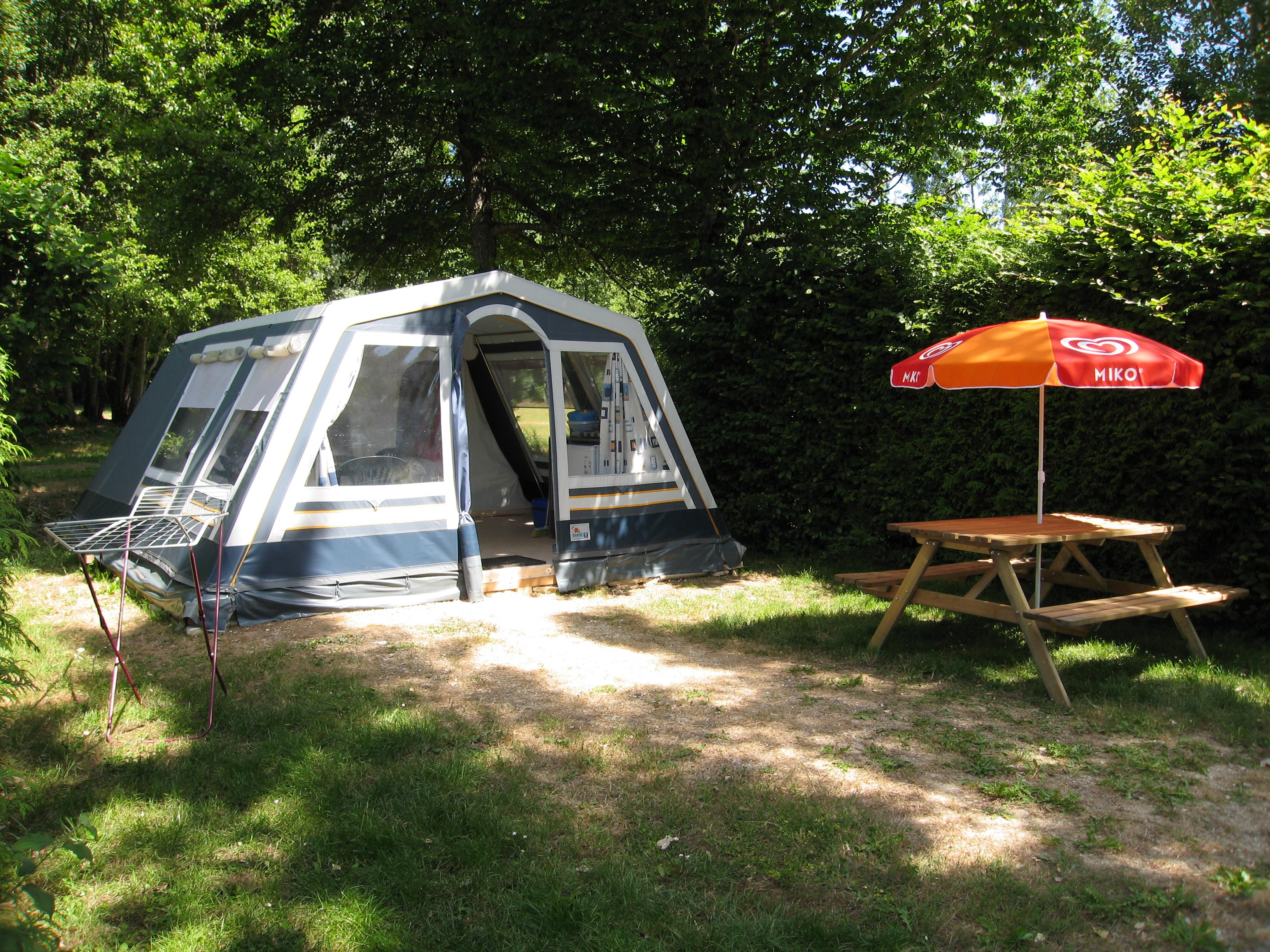 Location - Bungalow Tent Confort - Sans Sanitaires - Camping Les Deux Vallées