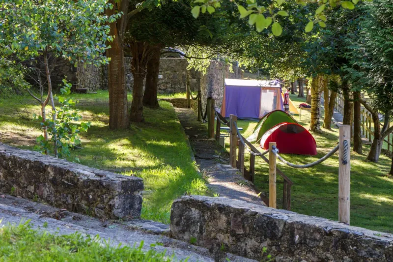 Emplacement 2 Pers Max Avec Petite Tente