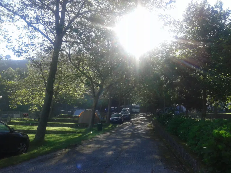 Emplacement À Partir De 3 Personnes Avec Grande Tente