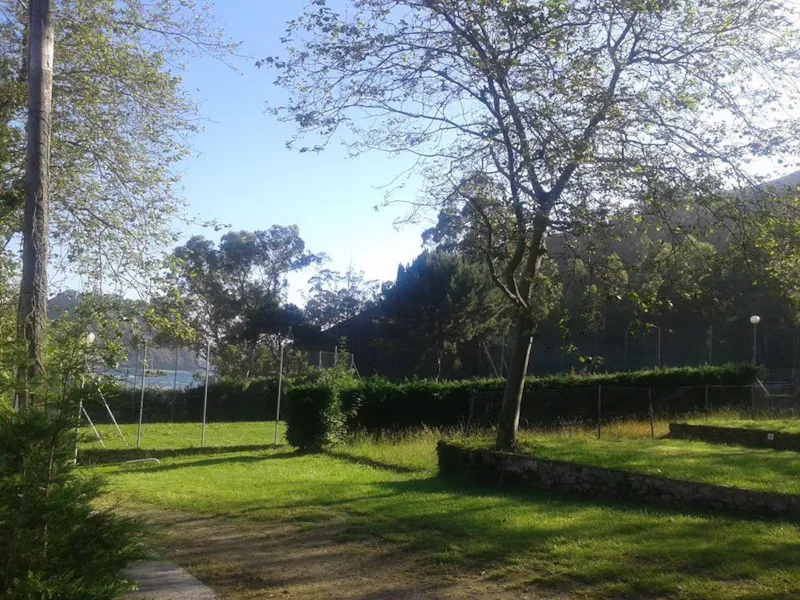 Emplacement À Partir De 3 Personnes Avec Grande Tente