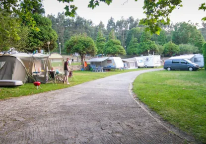 Piazzola Con Roulotte / Carello Tenda