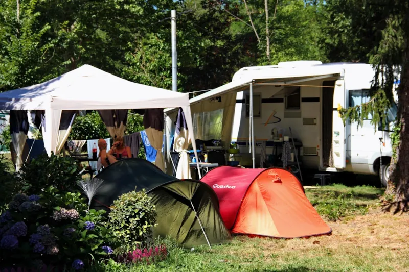 Emplacement + Voiture + Caravane Ou Tente