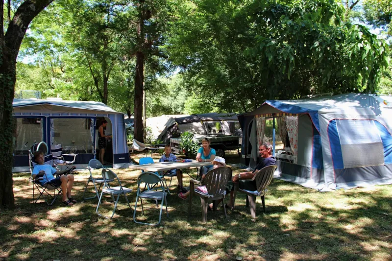 Emplacement + Voiture + Caravane Ou Tente
