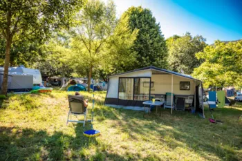 Stellplatz - Stellplatz Premium 120M² + Strom 10A - Camping Les Plans