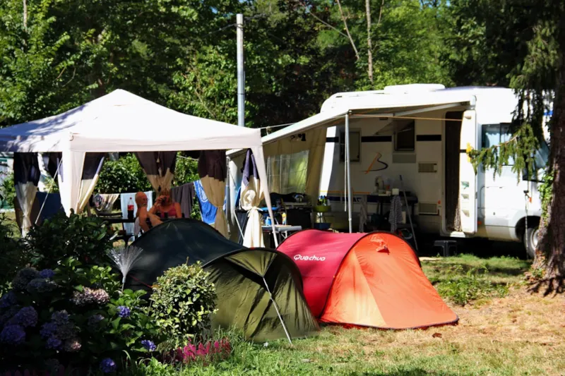 Emplacement Premium 120M² + Électricité 10A