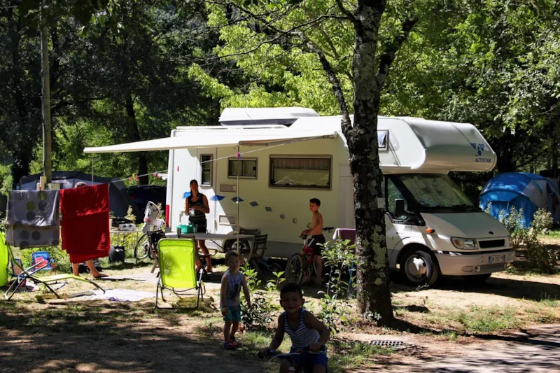 Emplacement Premium 120M² + Électricité 10A